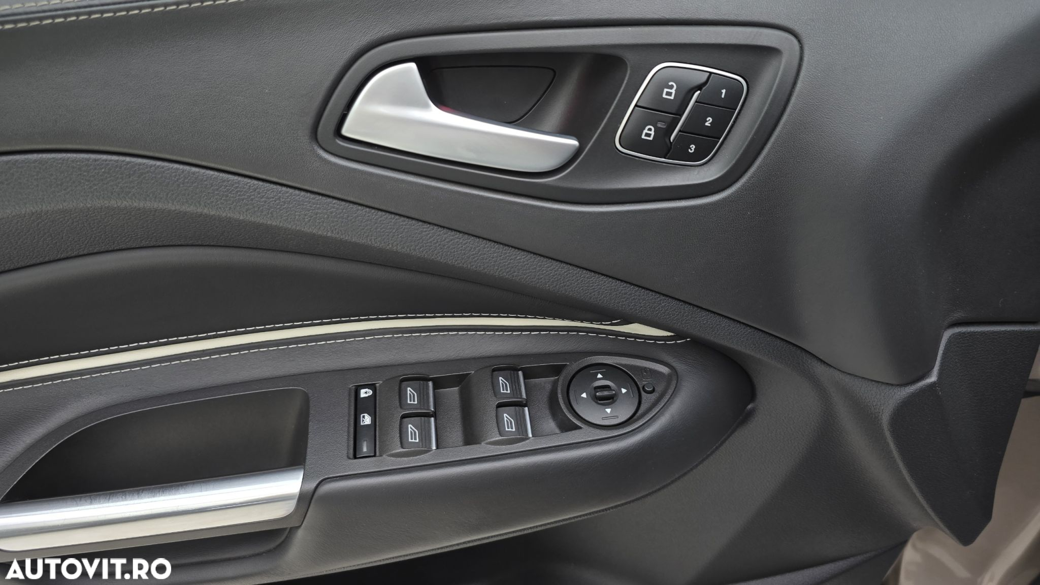 Ford Kuga - 11