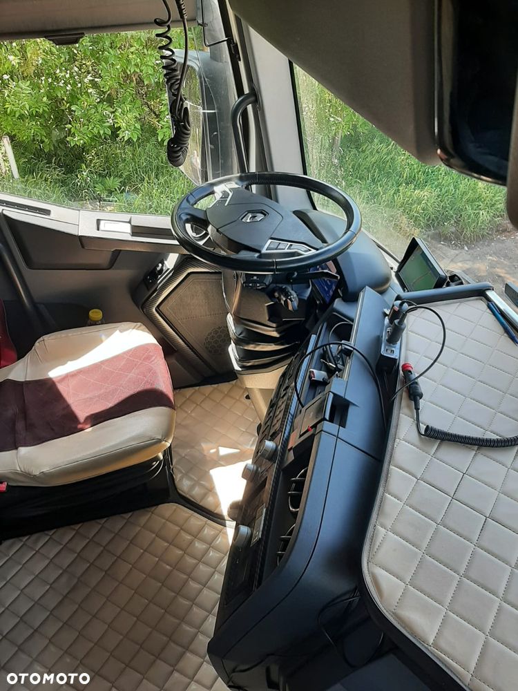 Renault T520 High Cab - 4