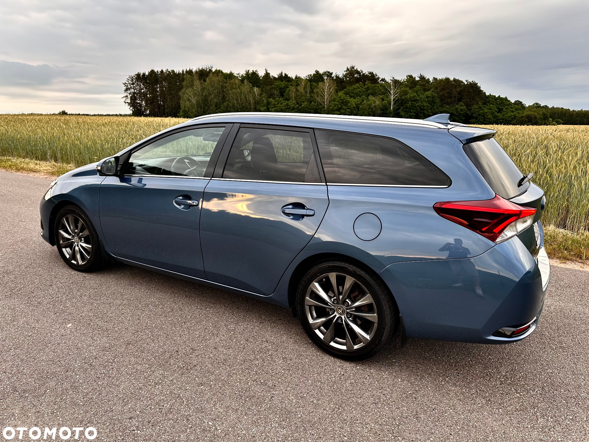 Toyota Auris 1.6 D-4D Premium - 4