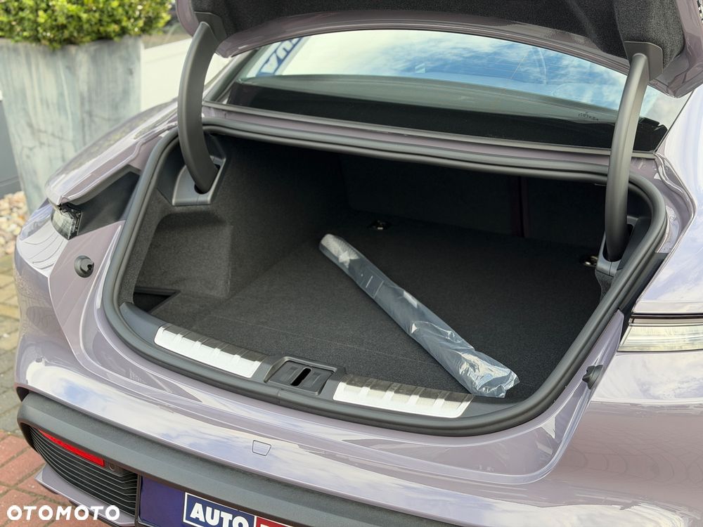 Porsche Taycan 105kWh Performance Plus - 24