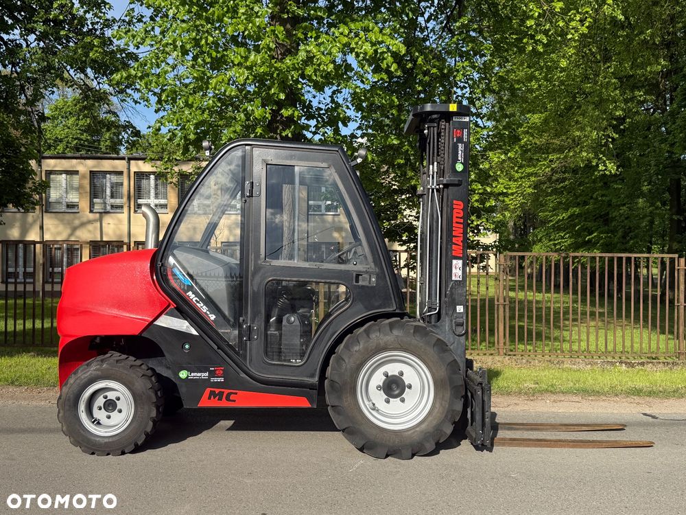 Manitou Terenowy Wózek Widłowy MC25-4 - 2