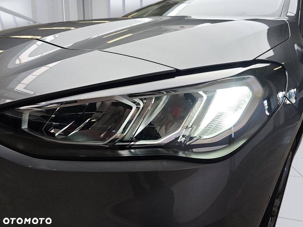 BMW Seria 2 218i - 32