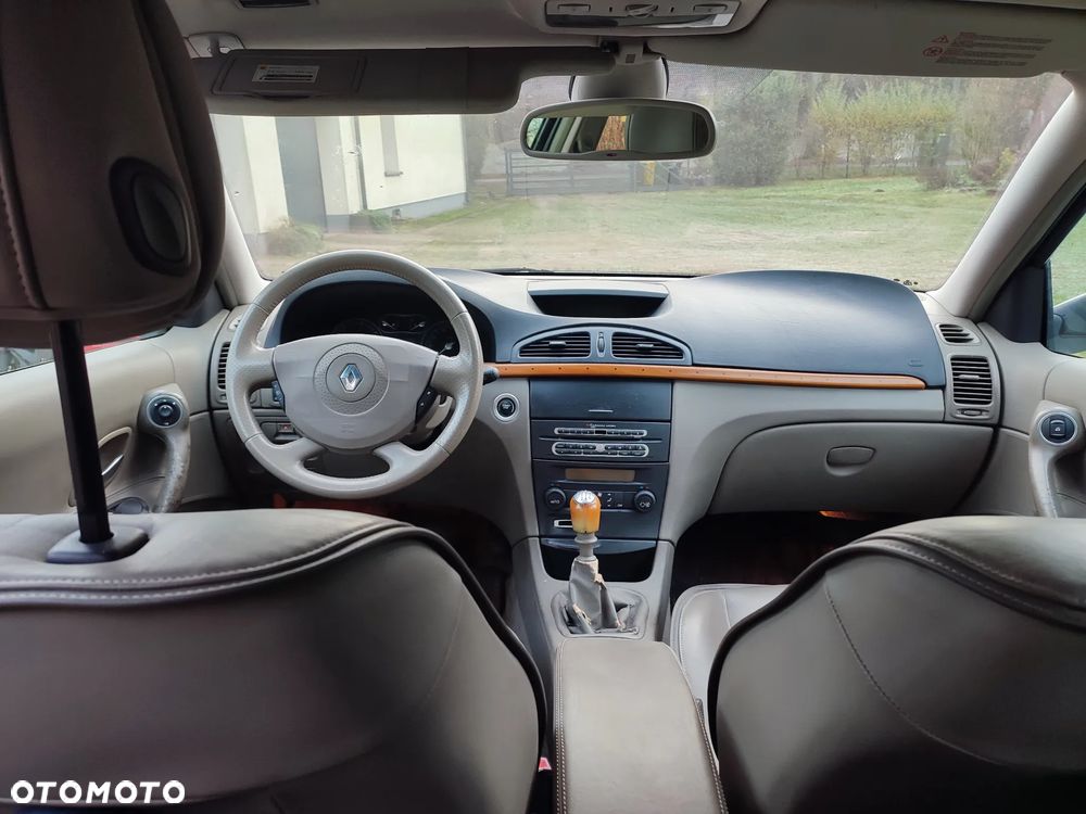 Renault Laguna 2.0 dCi FAP Initiale - 15