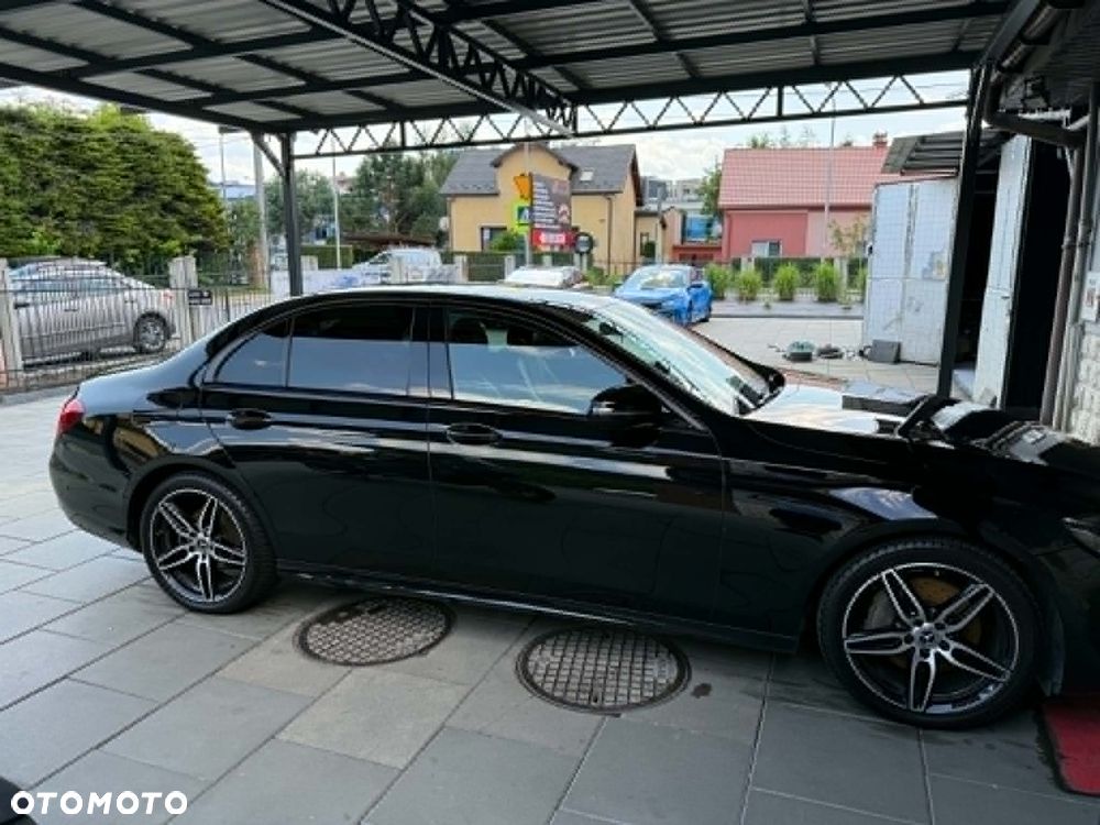 Mercedes-Benz Klasa E 200 4-Matic 9G-TRONIC - 3