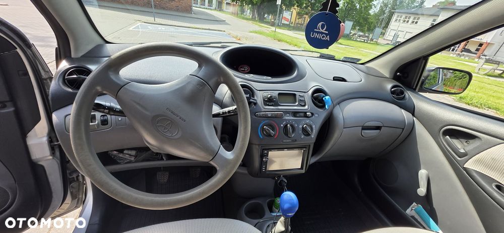 Toyota Yaris 1.0 Base - 5