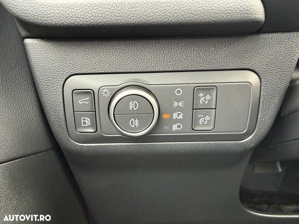 Ford Kuga - 37