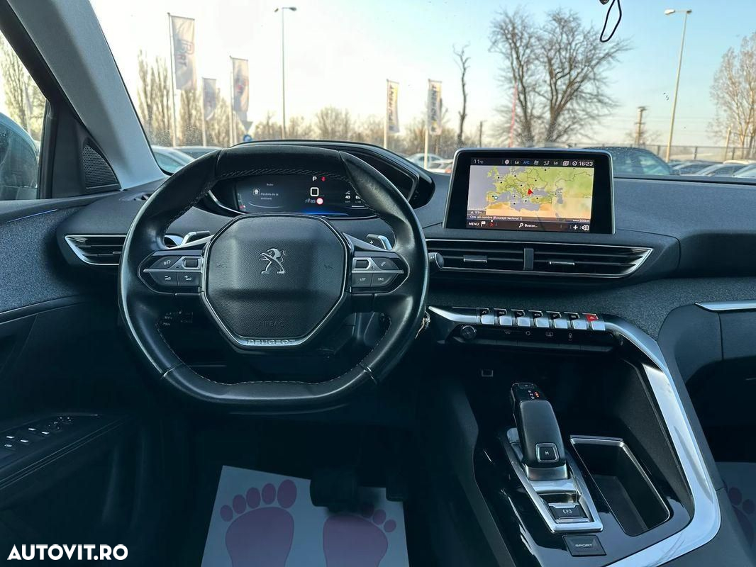 Peugeot 5008 - 8
