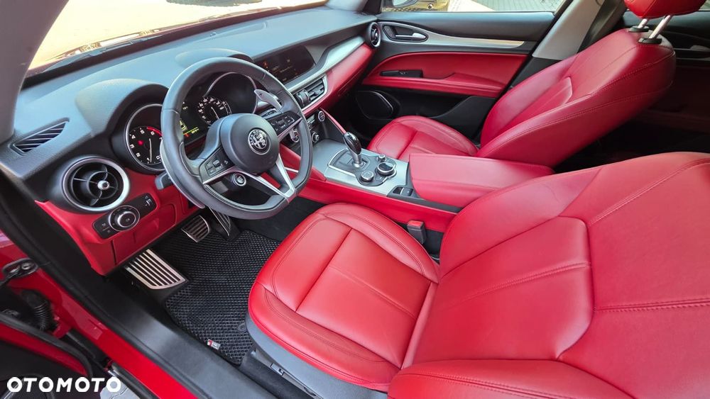 Alfa Romeo Stelvio 2.0 Turbo 16V AT8-Q4 Veloce Ti - 13