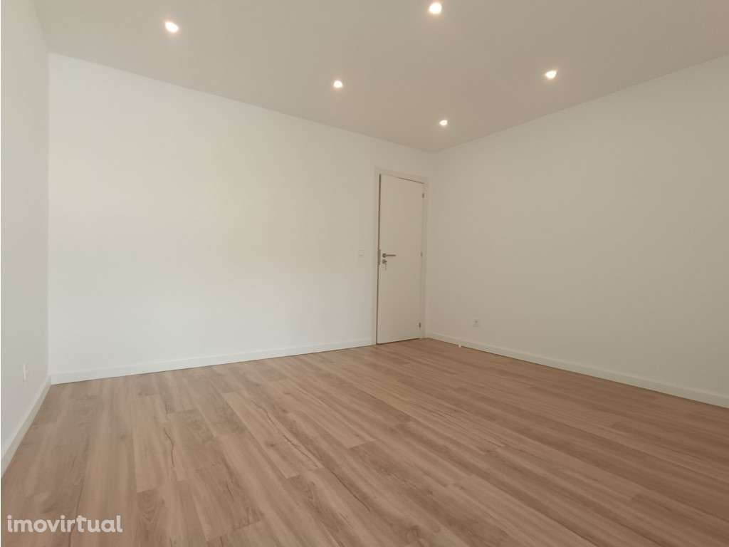 Apartamento T2 totalmente renovado nas Mercês, Sintra - Grande imagem: 4/24