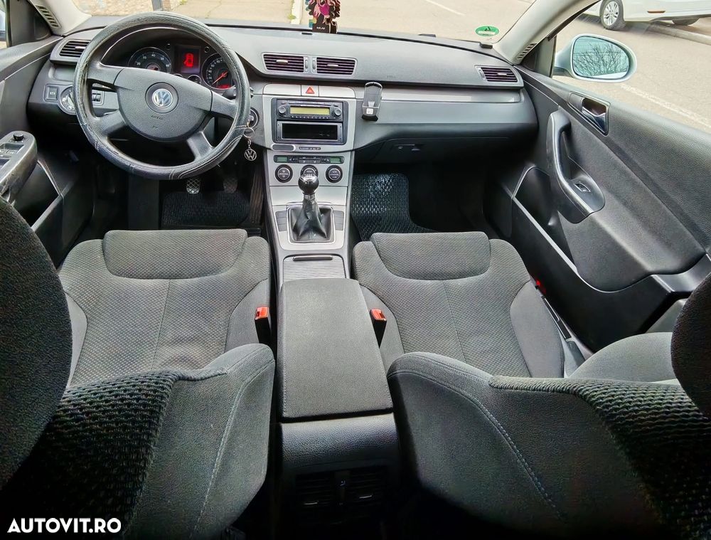 Volkswagen Passat 1.6 FSI Comfortline - 4