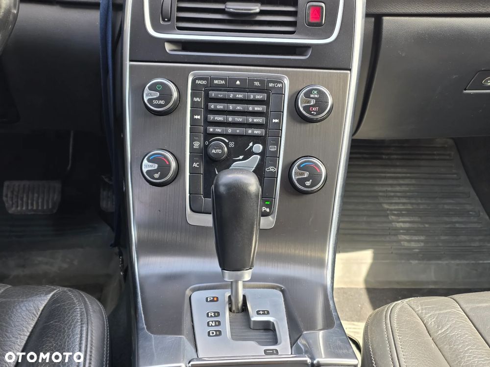 Volvo V60 D4 Geartronic Momentum - 20