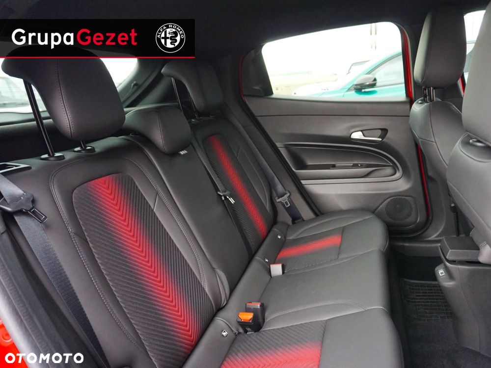 Alfa Romeo Junior 1.2 mHEV Ibrida eDCT - 6