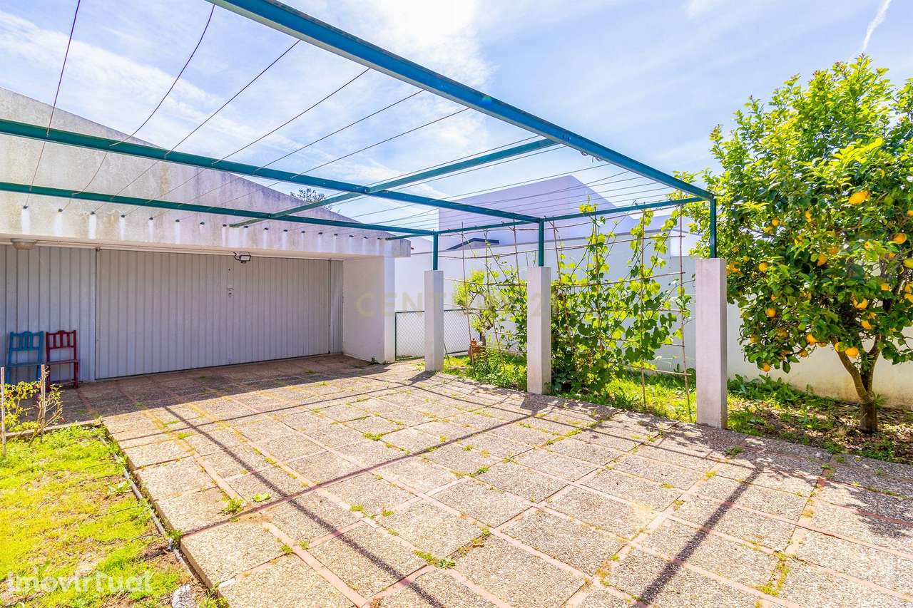 Moradia T5 com Jardim e Piscina | Albarraque – a 5 minutos da Beloura - Grande imagem: 3/34