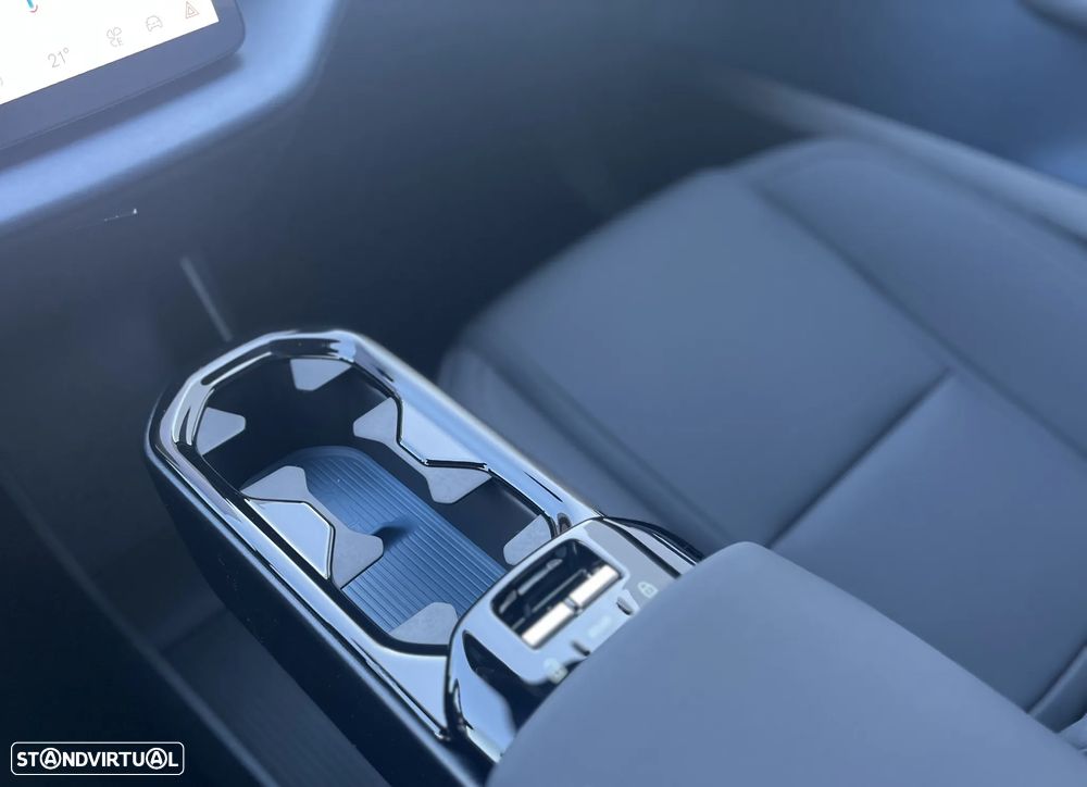 Volvo EX30 69 kWh Single Motor Extended Range Black Edition - 21