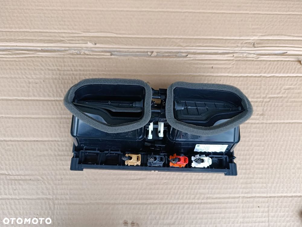 VW POLO V 5 6R KRATKA NAWIEWU ŚRODKOWA 6RF819728A - 2