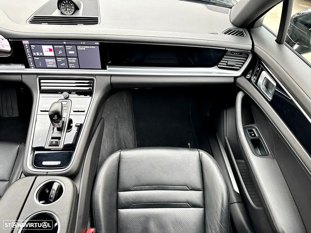 Porsche Panamera 4 E-Hybrid - 12