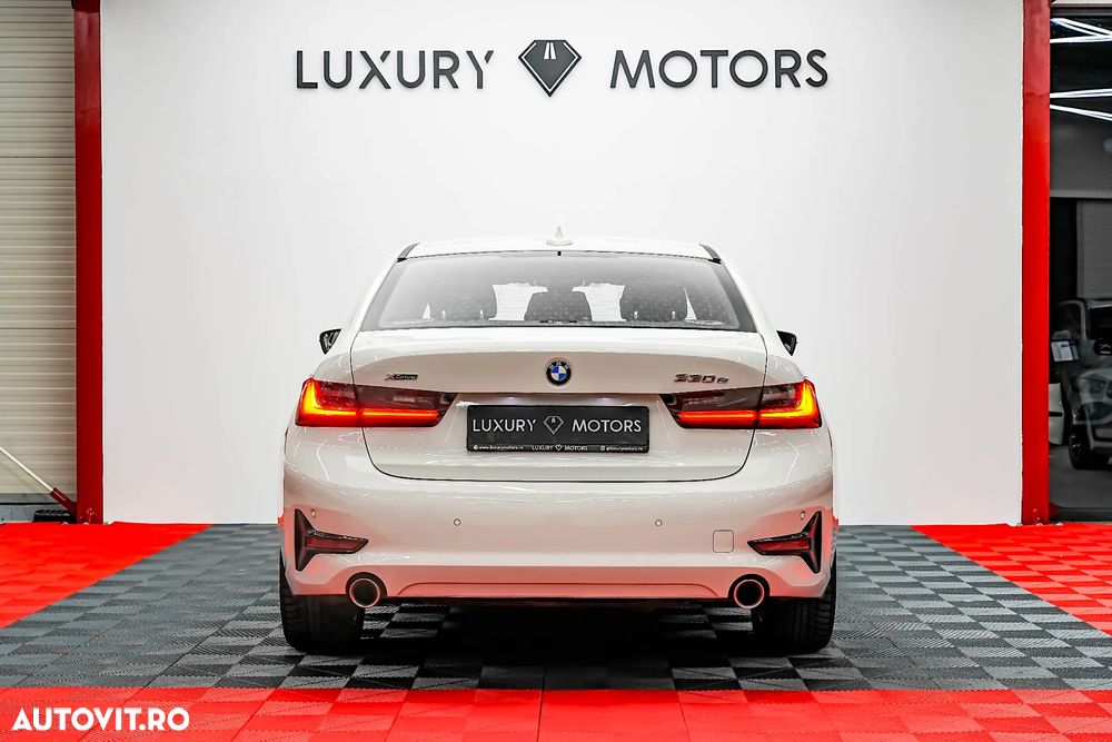 BMW Seria 3 330e xDrive Aut. Sport Line - 13