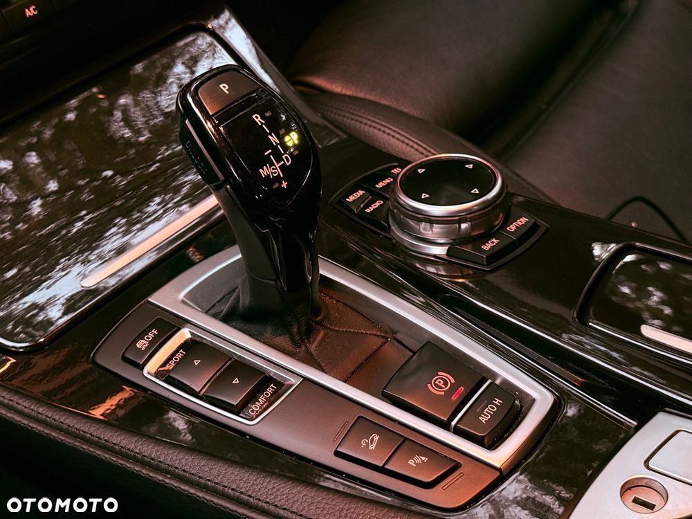 BMW Seria 5 530d xDrive - 39