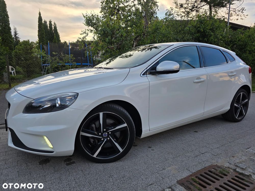 Volvo V40 D4 Drive-E R-Design Momentum - 1