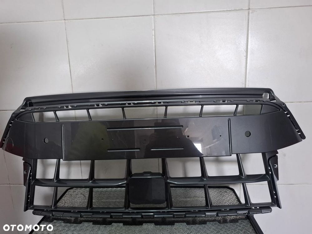 Grill atrapa kratka środkowa Cupra Leon Seat  2025 rok nr 5FA853667H - 1