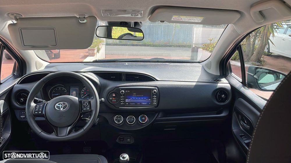 Toyota Yaris 1.0 VVT-i Comfort c/ Design-Pack - 31
