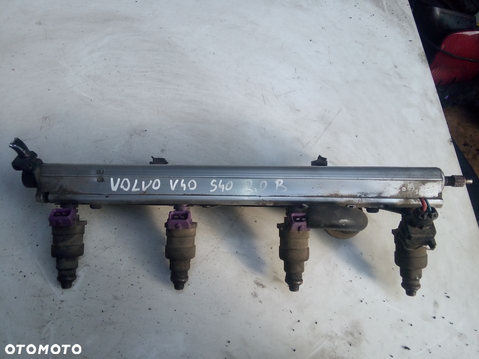 Volvo V40 S40 2,0 16V listwa wtryskowa wtrysk - 1