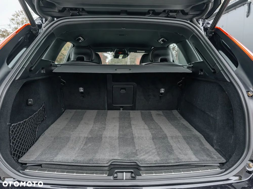 Volvo XC 60 D4 R-Design - 17