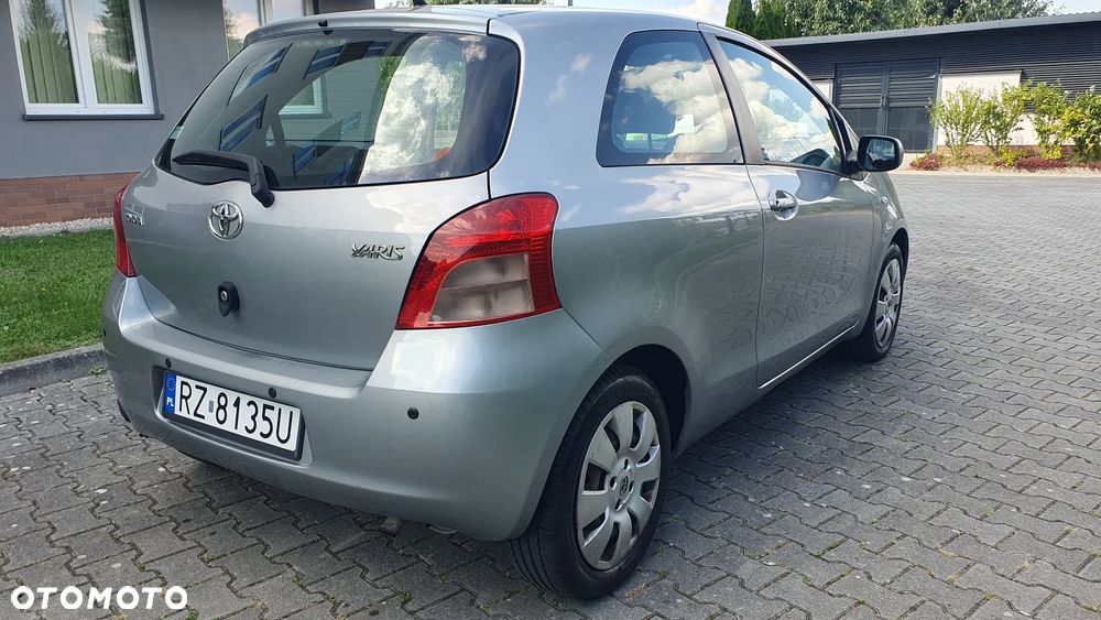 Toyota Yaris 1.3 Sol - 11