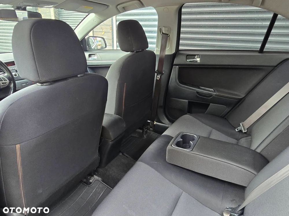 Mitsubishi Lancer 1.8 Intense - 11