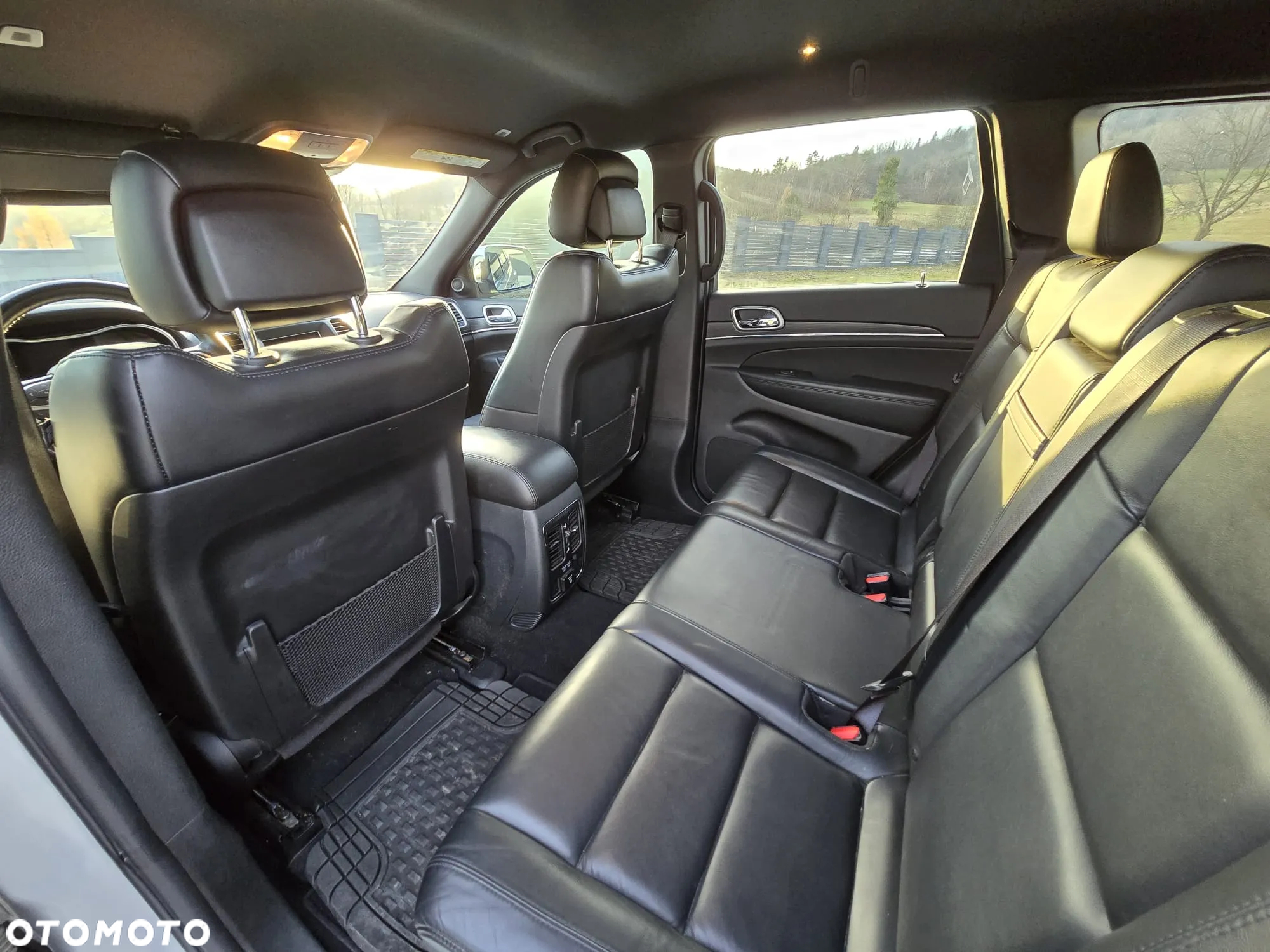 Jeep Grand Cherokee - 27