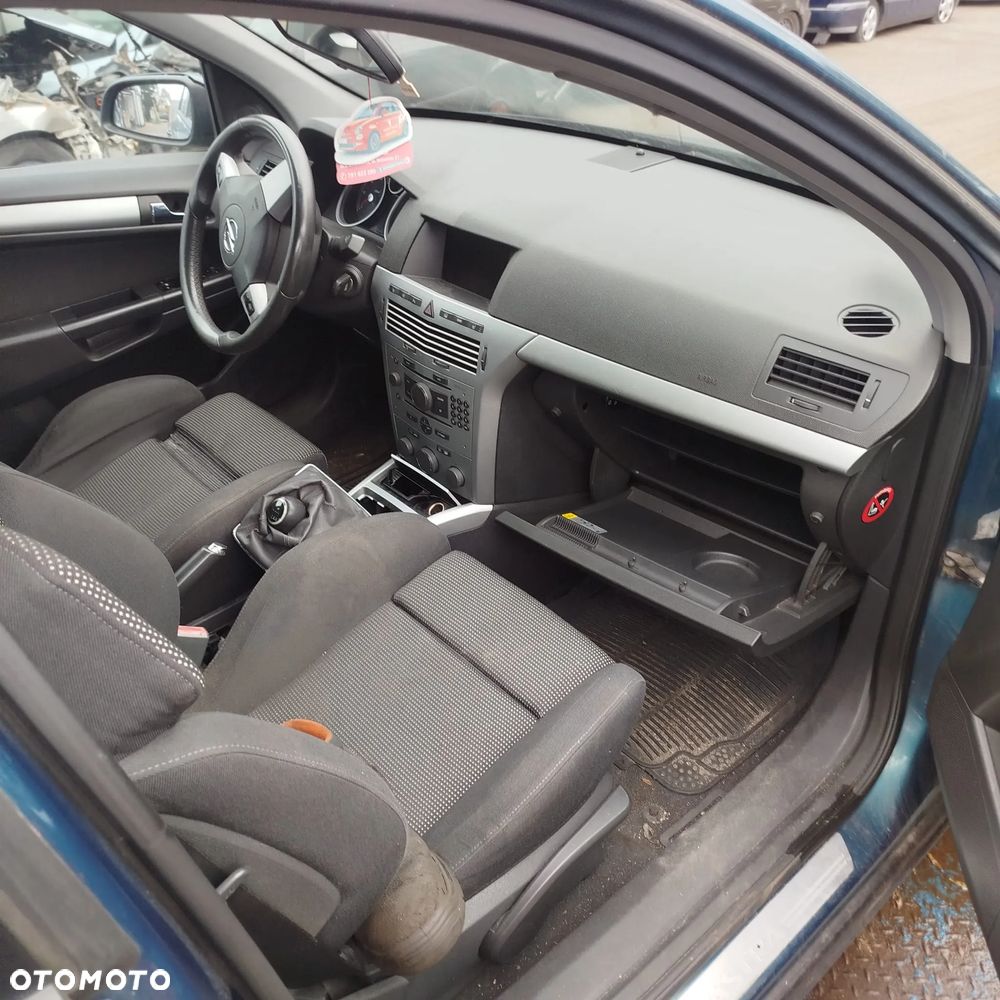 Opel Astra H na części. - 4