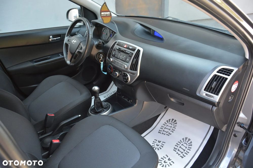 Hyundai i20 - 18