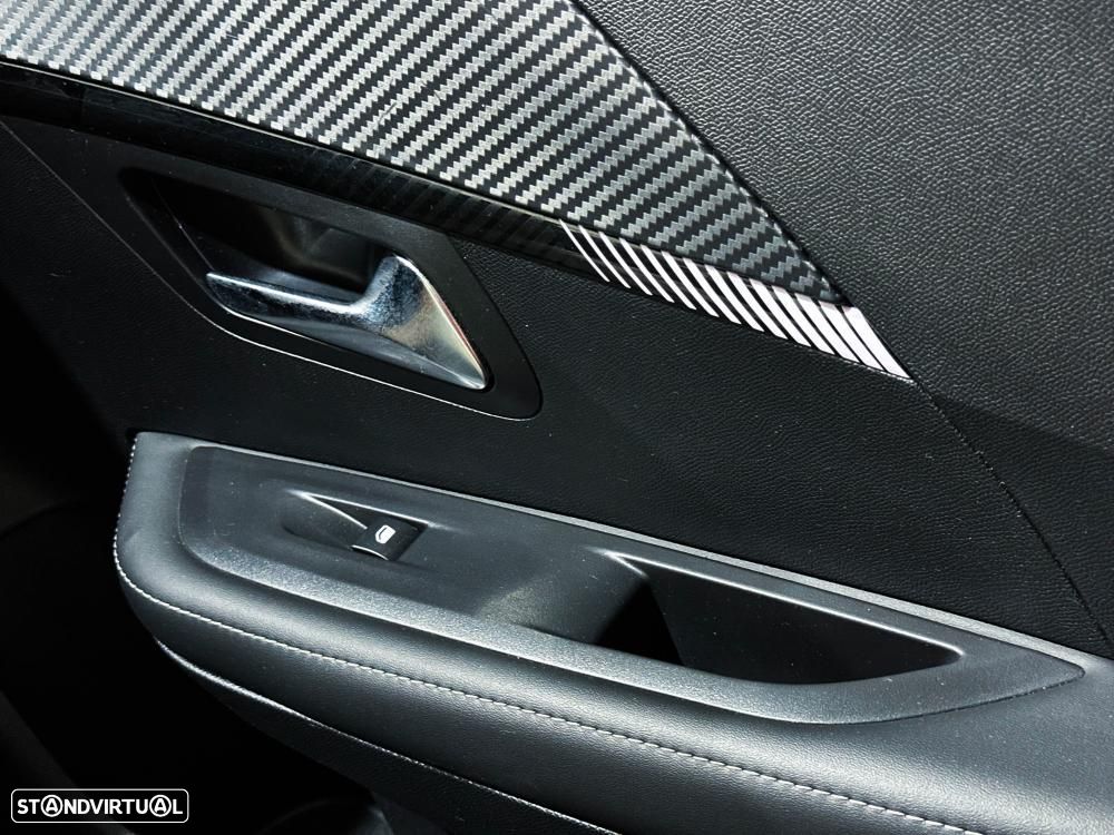 Peugeot 208 1.2 Hybrid Allure e-DCS6 - 31