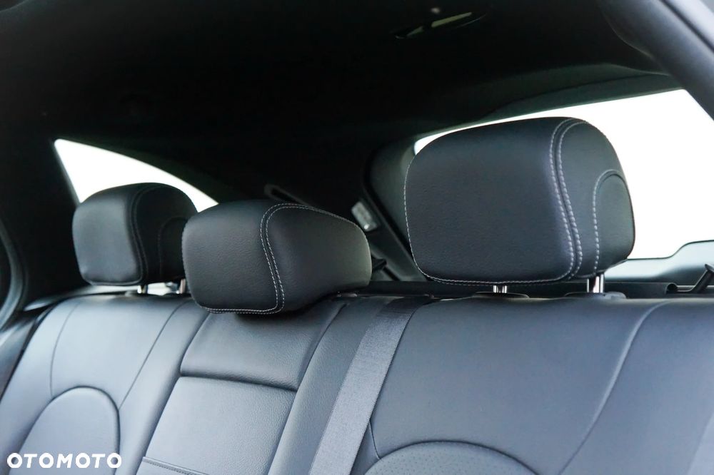 Mercedes-Benz Klasa C 300 T 9G-TRONIC AMG Line - 15