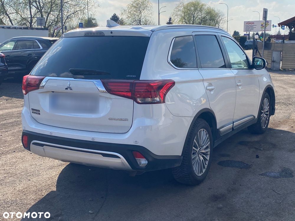 Mitsubishi Outlander - 12