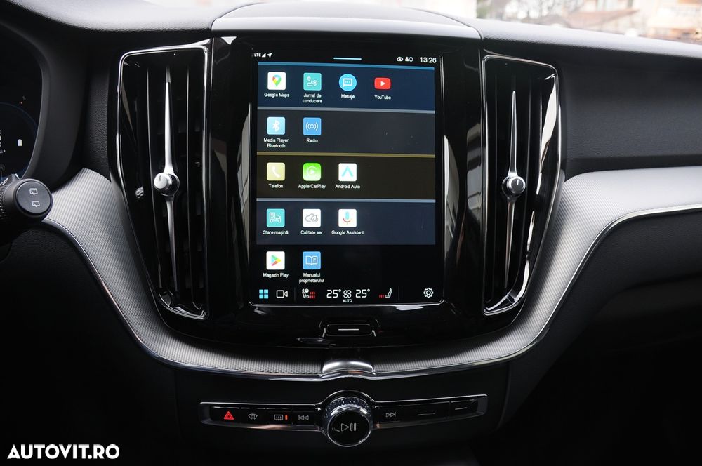 Volvo XC 60 B4 D AWD Plus Dark - 24