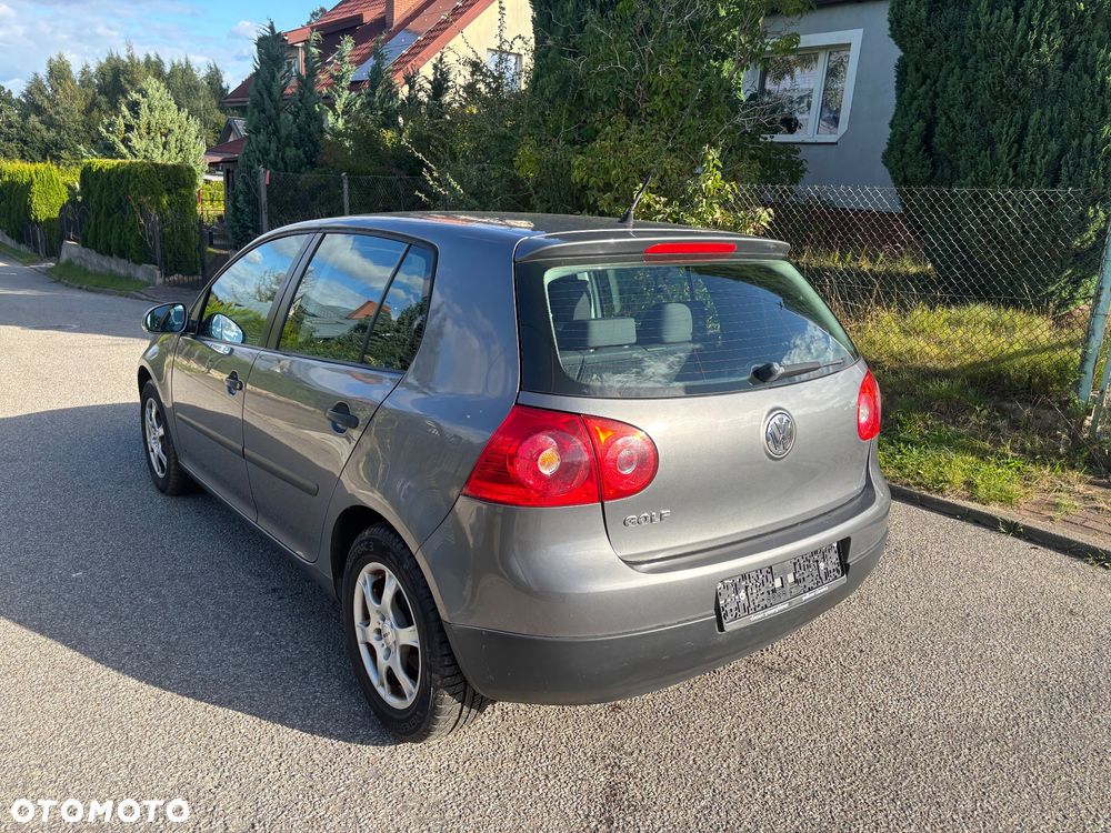 Volkswagen Golf - 5