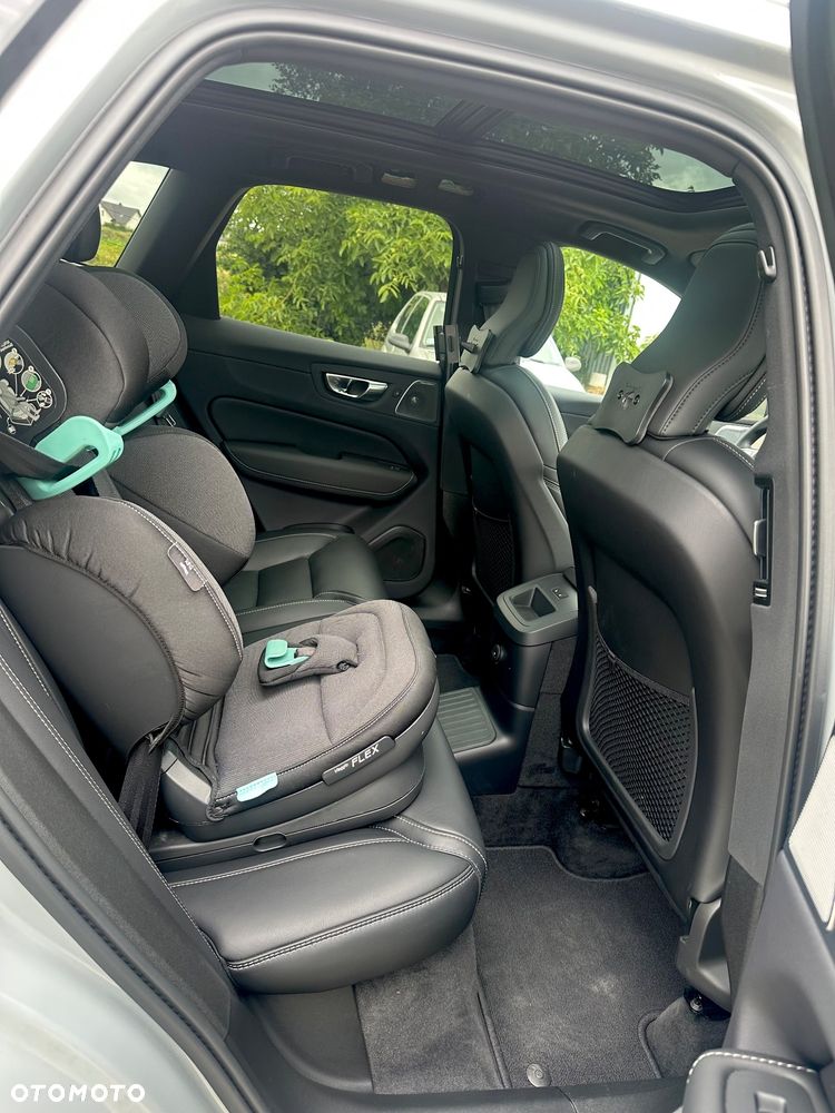 Volvo XC 60 T8 AWD Ultra Bright - 24