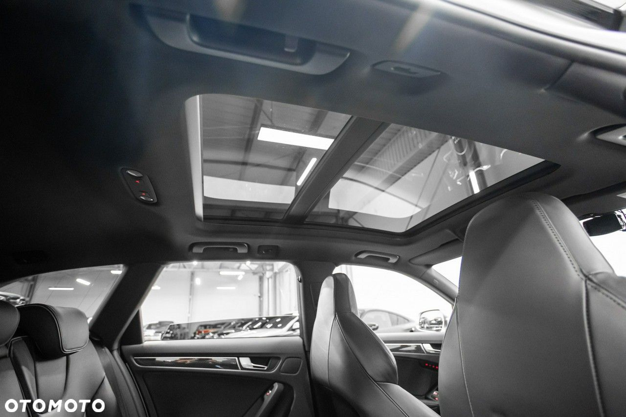 Audi RS4 Avant S tronic - 28
