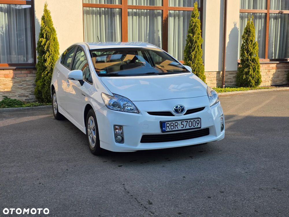Toyota Prius (Hybrid) - 34