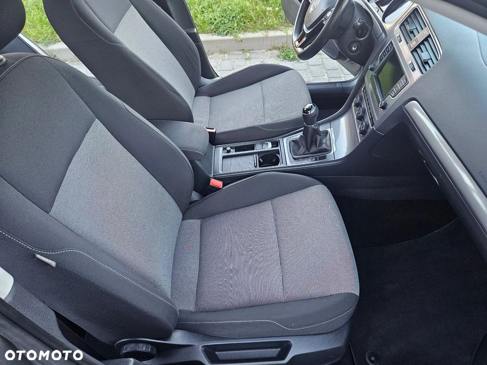 Volkswagen Golf - 25