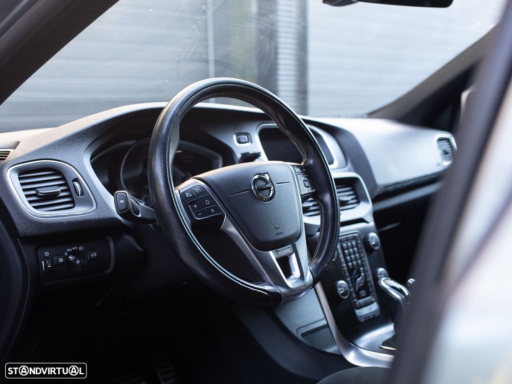 Volvo V40 2.0 D3 R-Design Geartronic - 25