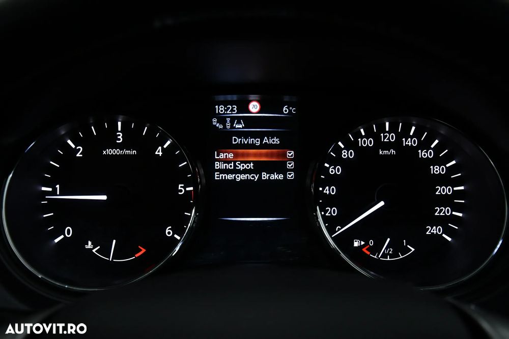 Nissan Qashqai 1.6 DCI Xtronic TEKNA+ - 36