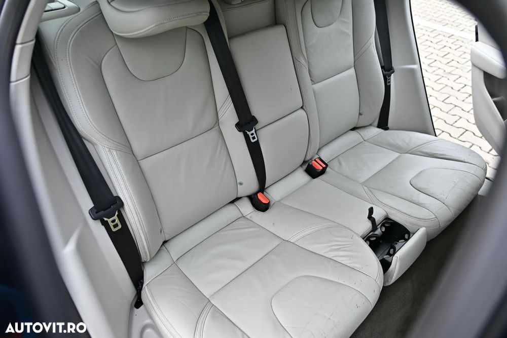 Volvo V40 Cross Country D2 Summum - 16