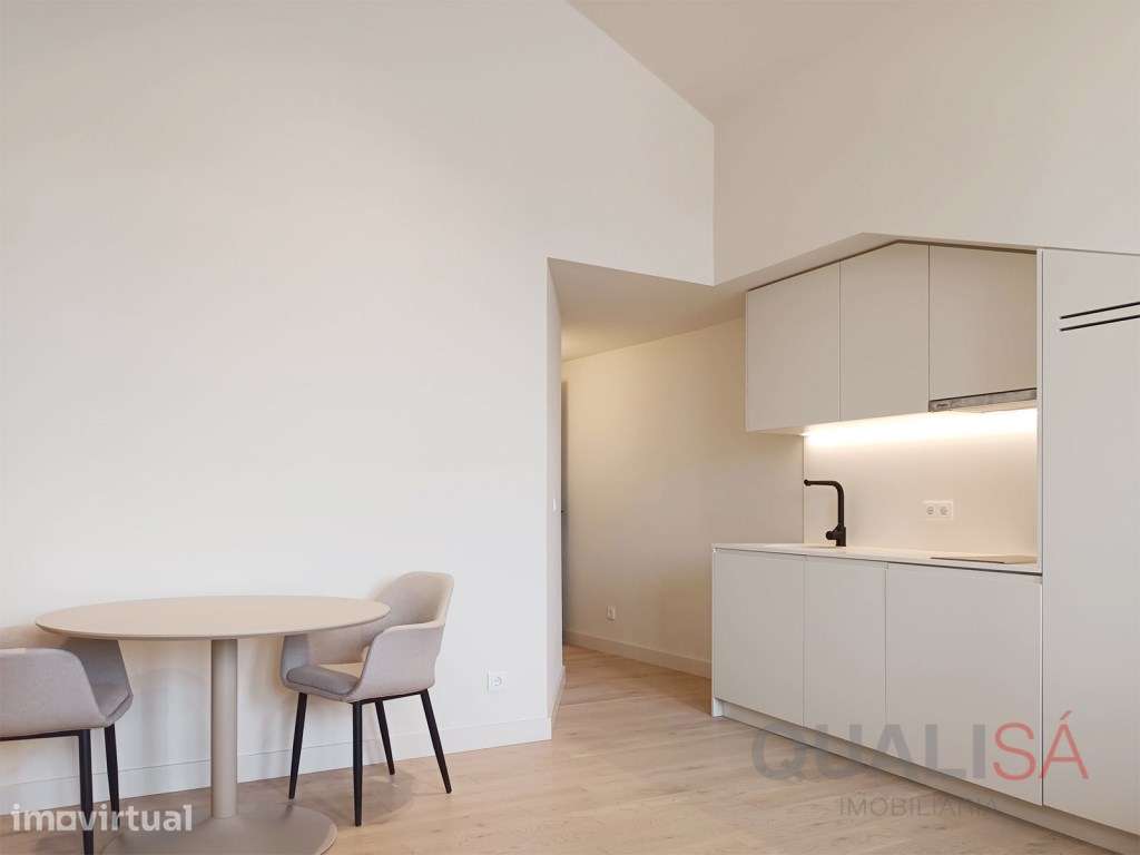 Apartamento T0 novo com varanda, equipado e mobilado, no centro his... - Grande imagem: 3/28