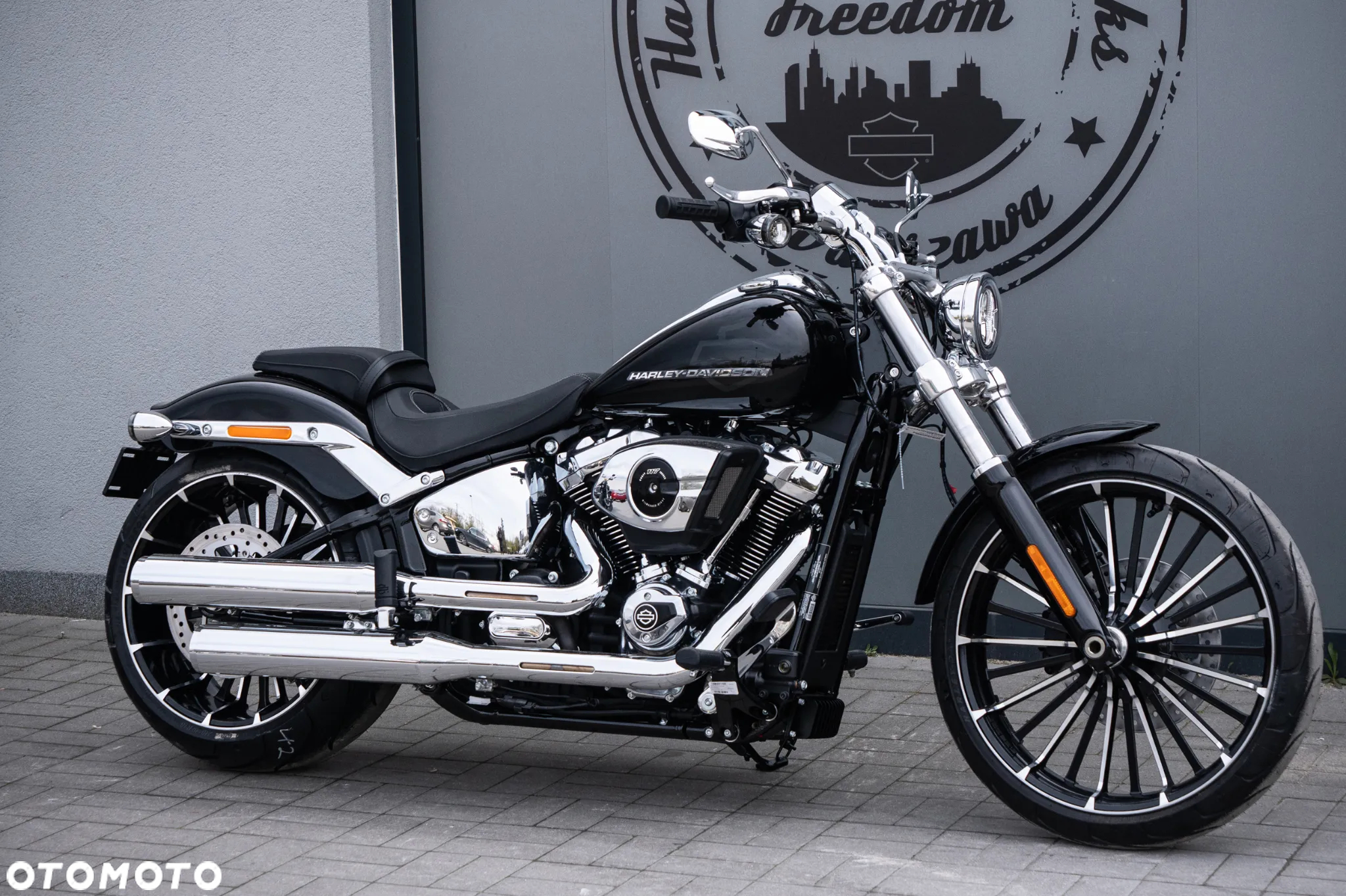 Harley-Davidson Softail Breakout - 4