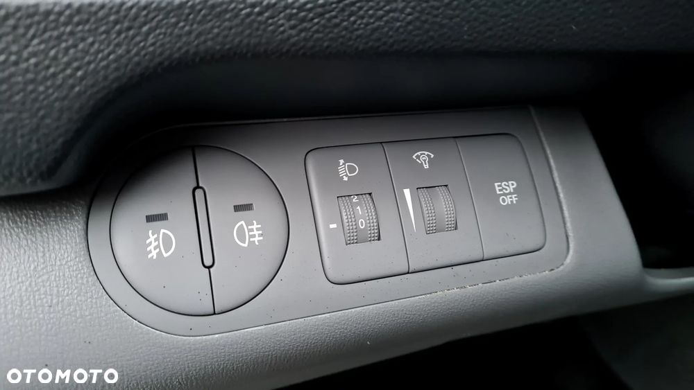 Hyundai H-1 2.5 CRDi Travel Family - 31