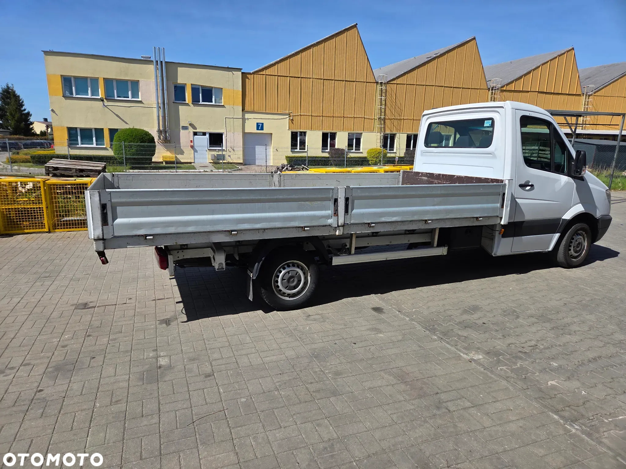 Mercedes-Benz Sprinter - 11