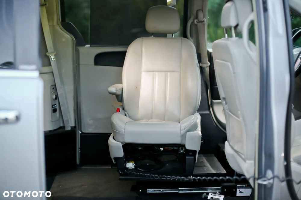 Chrysler Town & Country 3.6 Limited - 15