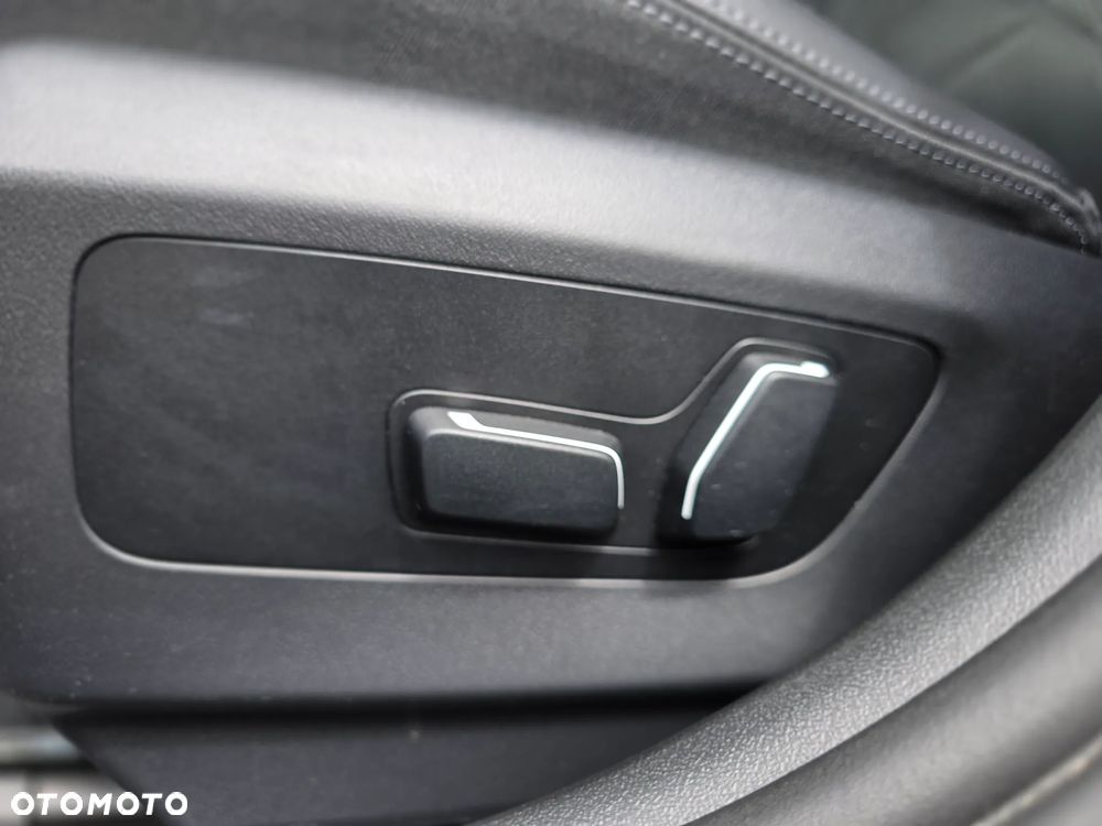 BMW Seria 5 520d xDrive - 23